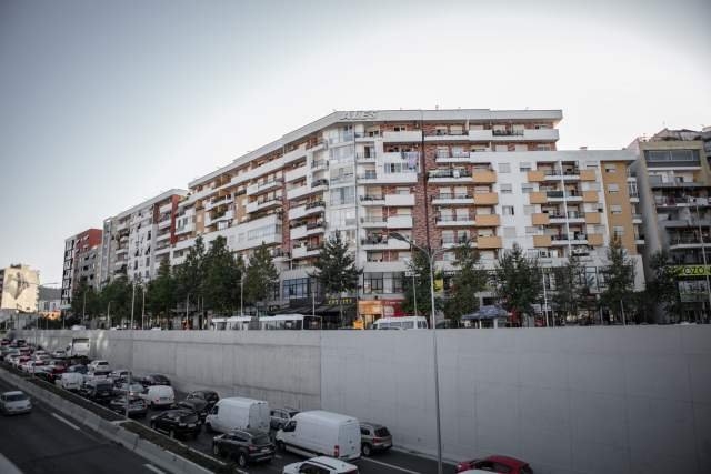 Tirane, jepet me qera ambjent biznesi Kati 1, 120 m² 1.000 Euro (Teodor Keko)