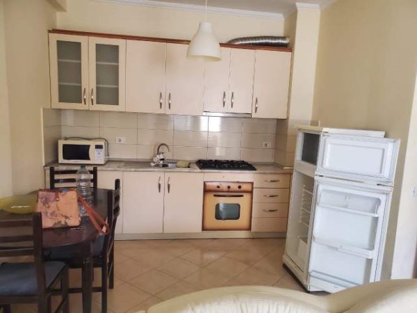 Tirane, jepet me qera apartament 3+1+BLK Kati 2, 120 m² 400 Euro (kodra e diellit , prane rezidences)