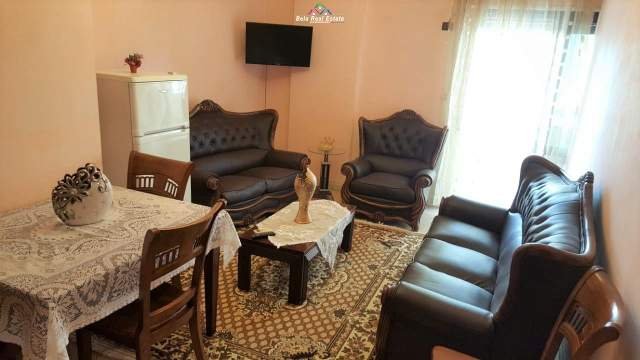 Tirane, jepet me qera apartament 1+1+BLK Kati 8, 70 m² 500 Euro (blloku)