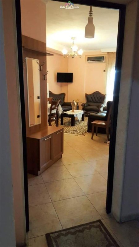 Tirane, jepet me qera apartament 1+1+BLK Kati 8, 70 m² 500 Euro (blloku)