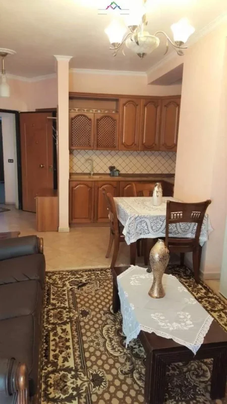Tirane, jepet me qera apartament 1+1+BLK Kati 8, 70 m² 500 Euro (blloku)