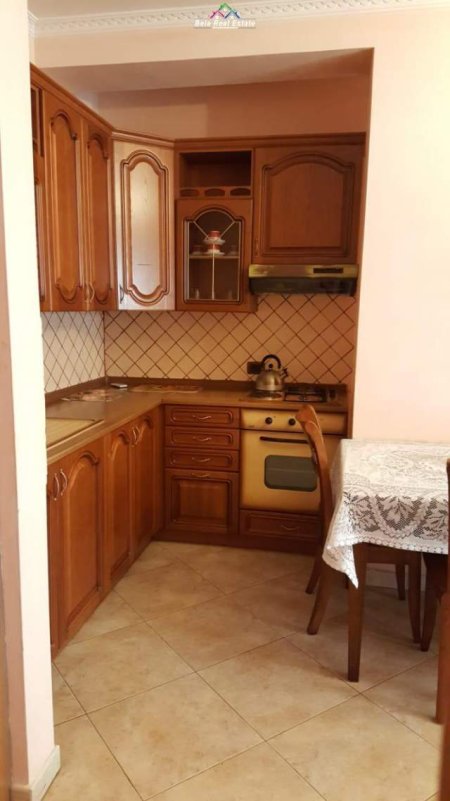 Tirane, jepet me qera apartament 1+1+BLK Kati 8, 70 m² 500 Euro (blloku)