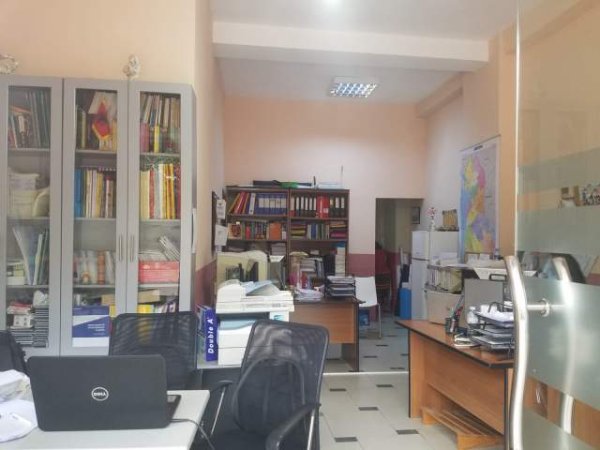 Tirane, jap me qera ambjent biznesi Kati 0, 40 m² 400 Euro (rruga hasanan alla)