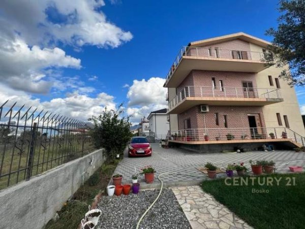 Tirane, shitet Vile 5+1 Kati 3, 500 m² 220.000 Euro (Kamez)