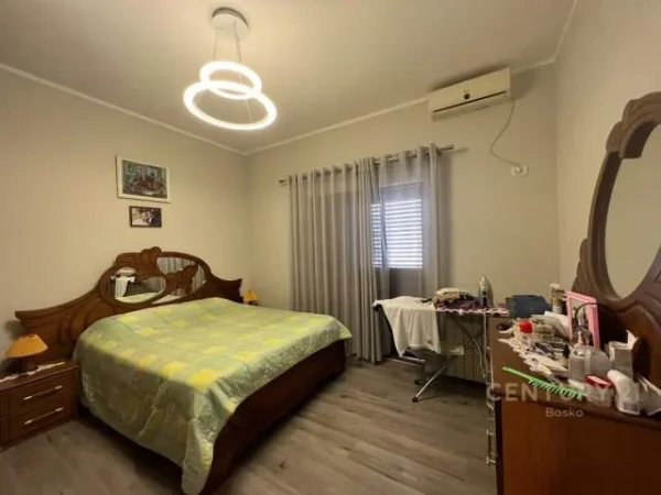 Tirane, shitet Vile 5+1 Kati 3, 500 m² 220.000 Euro (Kamez)