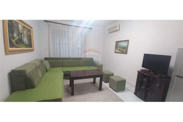 Tirane, jepet me qera apartament 2+1 Kati 1, 110 m² 550 Euro (Vasil Shanto)