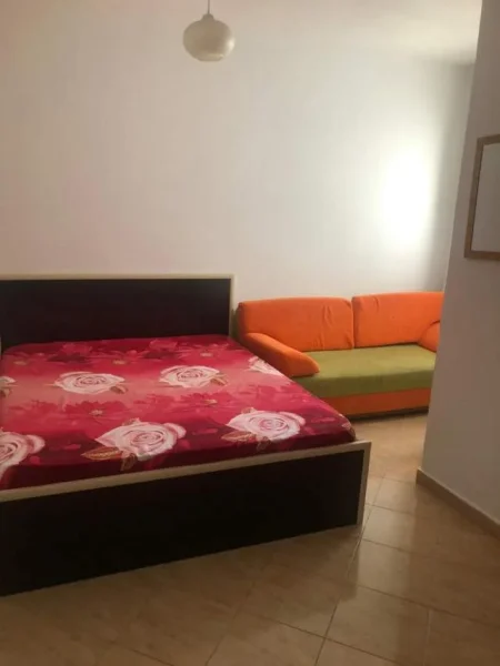 Tirane, jepet me qera apartament 1+1+BLK Kati 5, 76 m² 300 Euro (Rruga Muhamet Deliu , Tirana)
