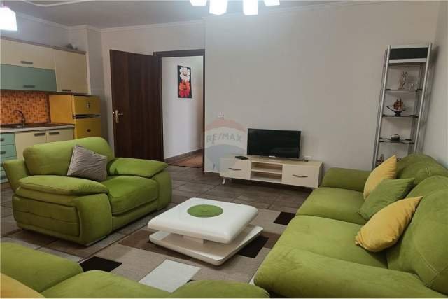 Tirane, jepet me qera apartament 1+1 Kati 9, 65 m² 500 Euro (Selvia)