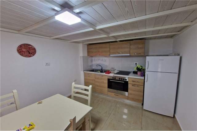 Shqiperi, shes apartament duplex Dublex Kati 0, 56 m² 85.000  (Rruga Murat Terbaci,Lungomare)