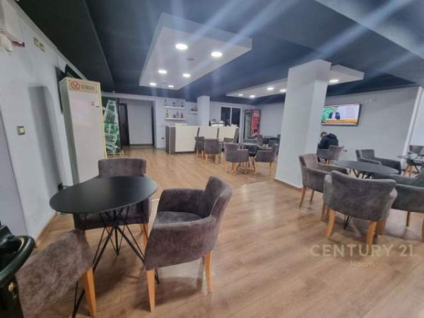 Tirane, jepet me qera lokal 175 m² 2.000 Euro (garda)