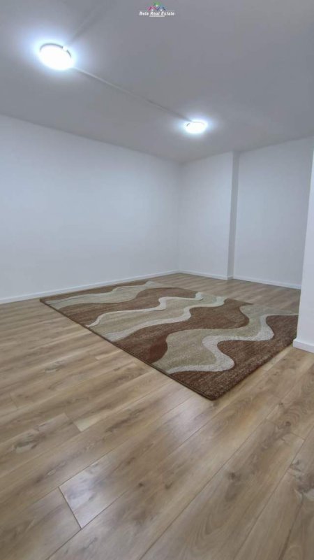 Tirane, jepet me qera zyre Kati 2, 50 m² 500 Euro (Stacioni i Trenit)