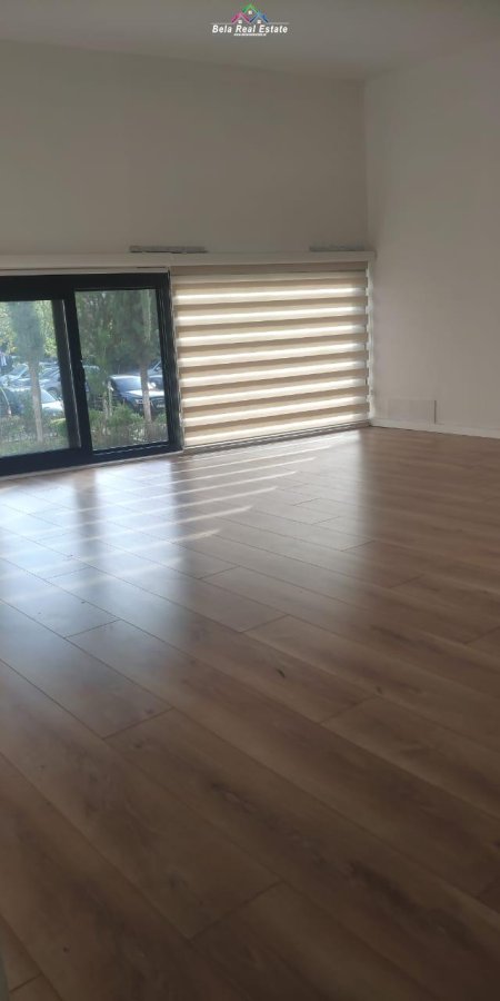 Tirane, jepet me qera zyre Kati 2, 50 m² 500 Euro (Stacioni i Trenit)