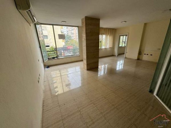 Tirane, jepet me qera ambjent biznesi Kati 2, 100 m² 900 Euro (Komuna e Parisit, Tiranë)