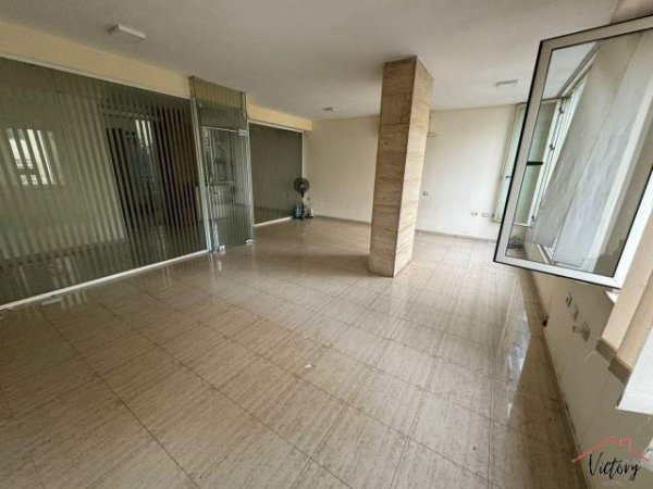 Tirane, jepet me qera ambjent biznesi Kati 2, 100 m² 900 Euro (Komuna e Parisit, Tiranë)