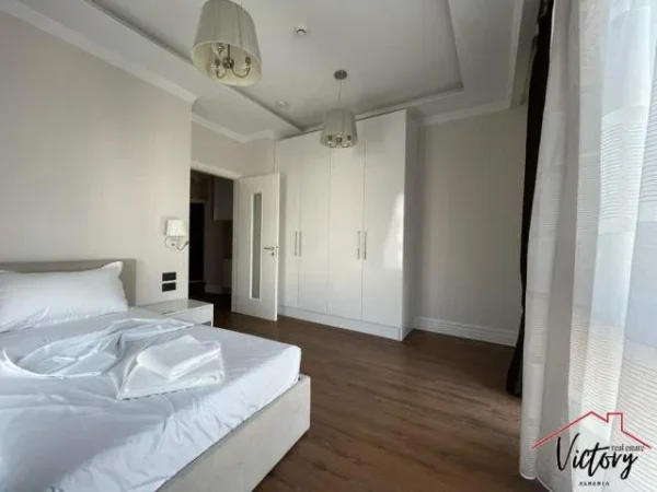 Tirane, jepet me qera apartament 4+1+BLK Kati 6, 144 m² 3.000 Euro (park gate)