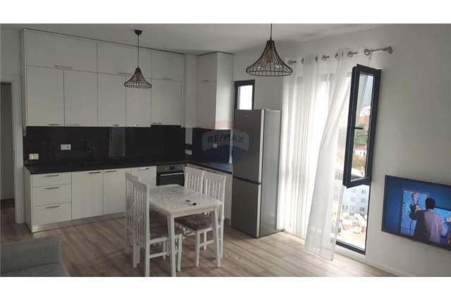 Tirane, jepet me qera apartament 1+1 Kati 10, 71 m² 500 Euro (rruga e Dibres)