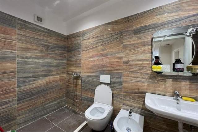 Tirane, jepet me qera apartament 2+1 Kati 7, 102 m² 500 Euro (Rruga 3 Deshmoret)