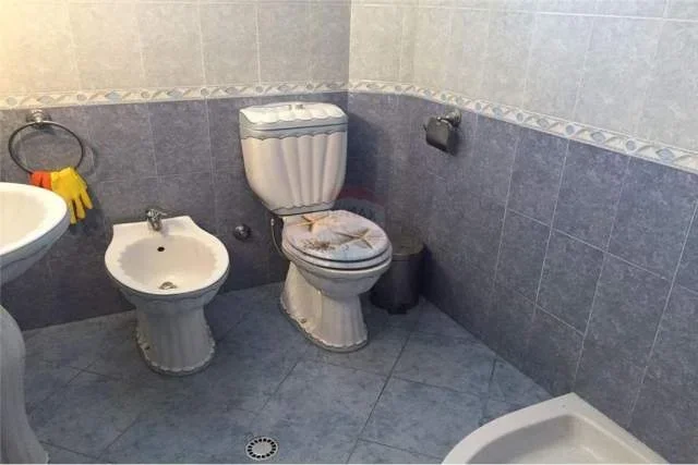 Tirane, jepet me qera apartament 2+1 Kati 3, 145 m² 430 Euro (Rruga Jordan Misja)