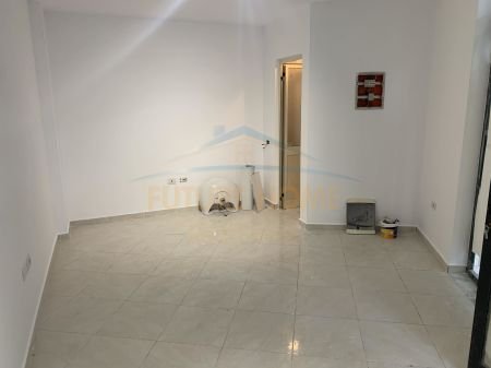 Tirane, jepet me qera ambjent biznesi Kati 0, 21 m² 250 Euro (UNAZA E RE)