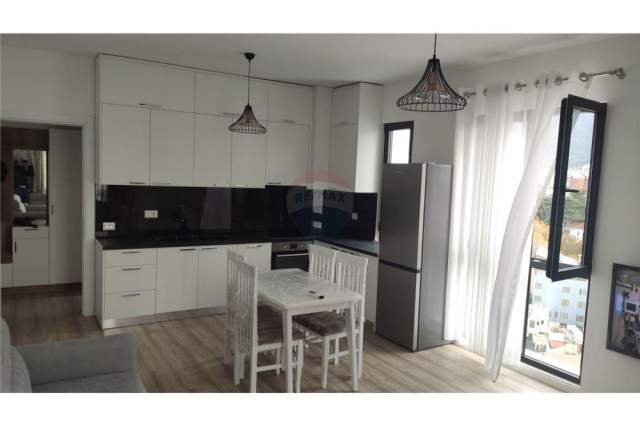 Tirane, jepet me qera apartament 1+1 Kati 10, 71 m² 500 Euro (rruga e Dibres)