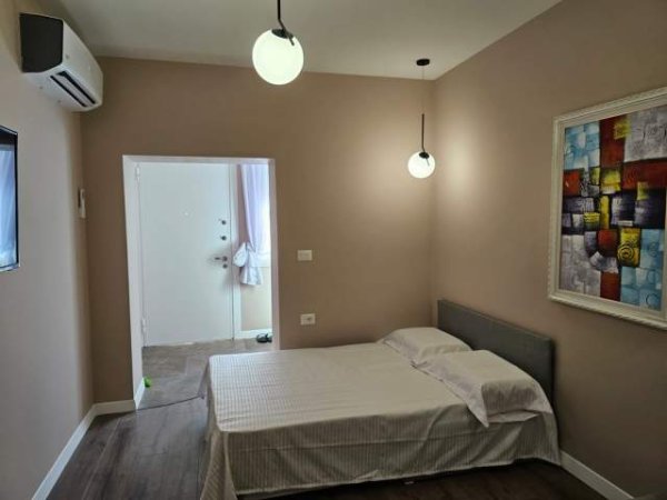 Tirane, jepet me qera garsonier Kati 0, 40 m² 600 Euro