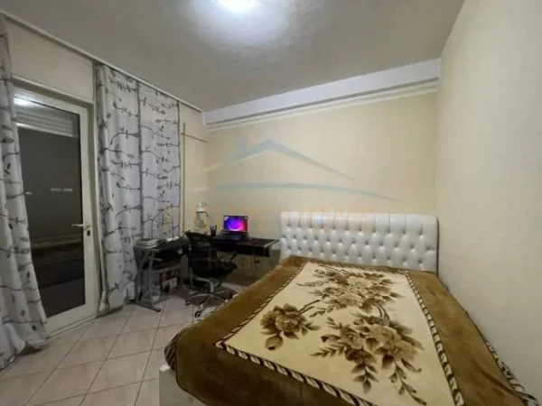 Tirane, jepet me qera apartament 1+1 Kati 9, 75 m² 420 Euro (Don Bosko)
