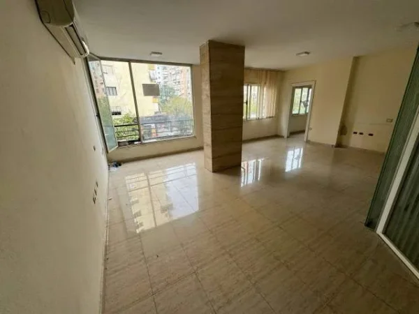 Tirane, jepet me qera ambjent biznesi Kati 1, 100 m² 900 Euro (rruga skender luarasi)