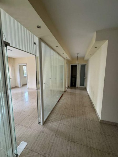 Tirane, jepet me qera ambjent biznesi Kati 1, 100 m² 900 Euro (rruga skender luarasi)