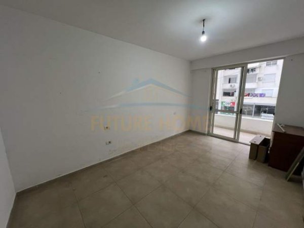 Tirane, shitet apartament 1+1 Kati 1, 70 m² 80.000 Euro