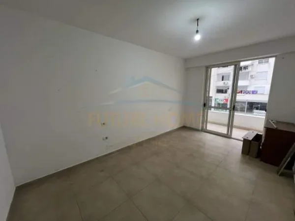 Tirane, shitet apartament 1+1 Kati 1, 70 m² 80.000 Euro