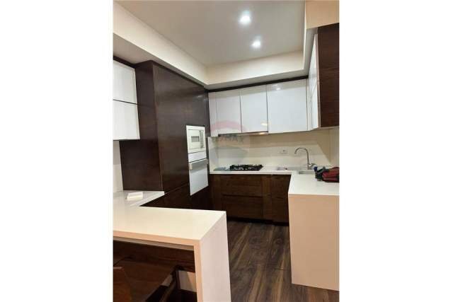 Tirane, jepet me qera apartament 3+1 Kati 1, 90 m² 1.000 Euro (Kompleksi Kontakt)