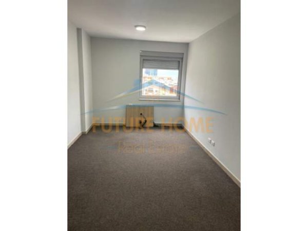 Tirane, jepet me qera zyre Kati 10, 260 m² 3.100 Euro (Blloku)