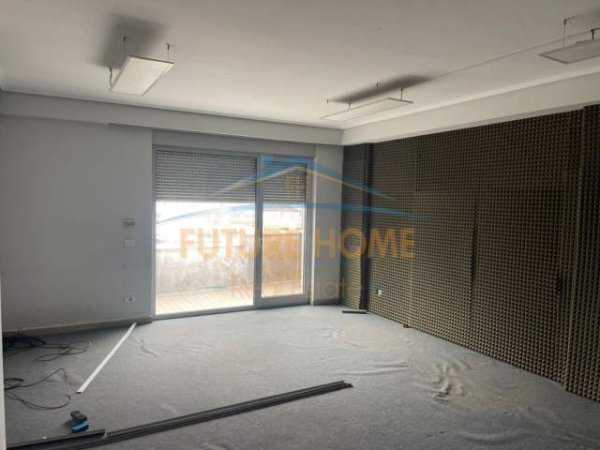 Tirane, jepet me qera zyre Kati 10, 260 m² 3.100 Euro (Blloku)