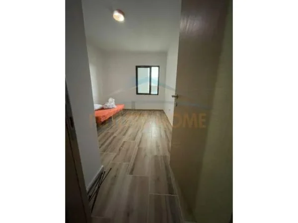 Tirane, jepet me qera apartament 2+1 Kati 3, 100 m² 300 Euro
