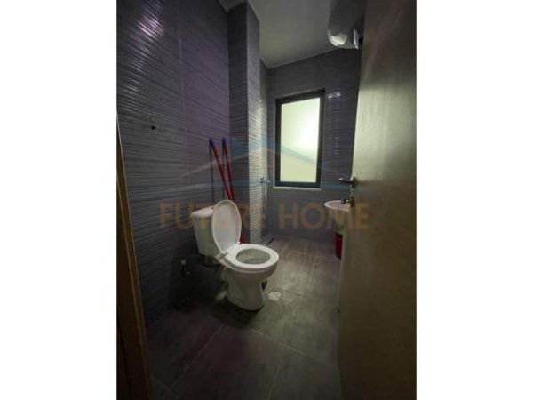 Tirane, jepet me qera apartament 2+1 Kati 3, 100 m² 300 Euro