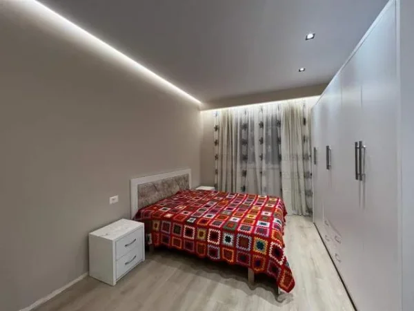 Tirane, jepet me qera apartament 2+1+A+BLK Kati 7, 110 m² 500 Euro (Bulevardi Migjeni)