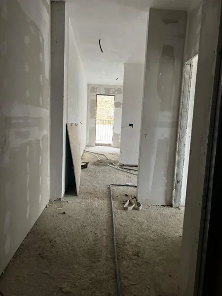 Tirane, shitet apartament 1+1+BLK Kati 2, 87 m² 122.000 Euro (ISH TREGU ELEKRIK AFER RRUGES SE ELBASANIT)