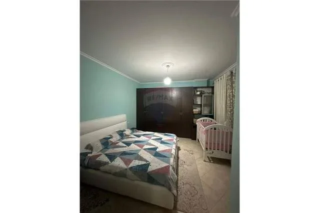 Tirane, jepet me qera apartament 2+1+BLK Kati 2, 81 m² 550 Euro