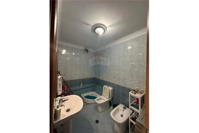 Tirane, jepet me qera apartament 2+1+BLK Kati 2, 81 m² 550 Euro