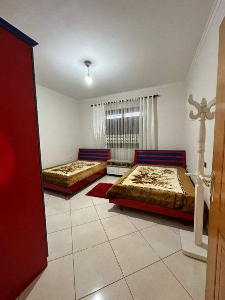 Tirane, jepet me qera apartament 3+1+BLK Kati 2, 150 m² 450 Euro (Stacioni i TRENIT)