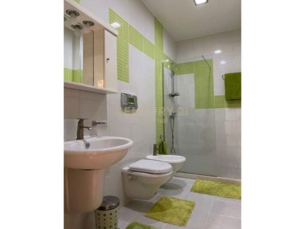 Tirane, jepet me qera apartament 2+1+BLK 126 m² 800 Euro (sheshi willson)