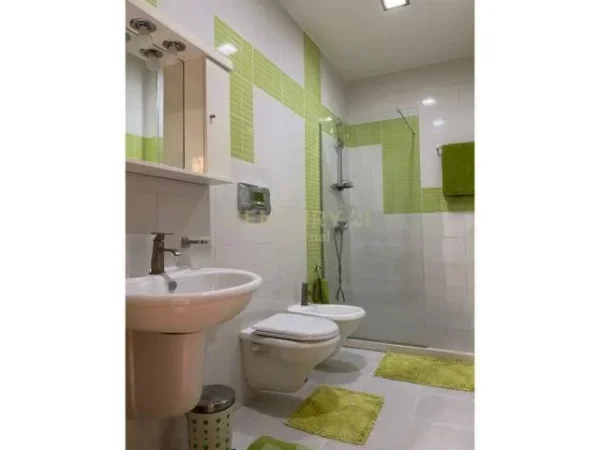 Tirane, jepet me qera apartament 2+1+BLK 126 m² 800 Euro (sheshi willson)