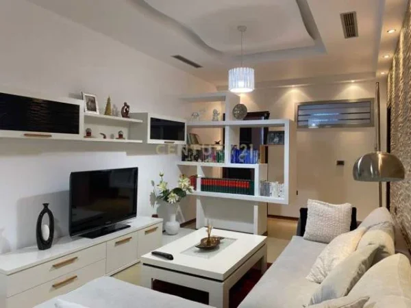 Tirane, jepet me qera apartament 2+1+BLK 126 m² 800 Euro (sheshi willson)