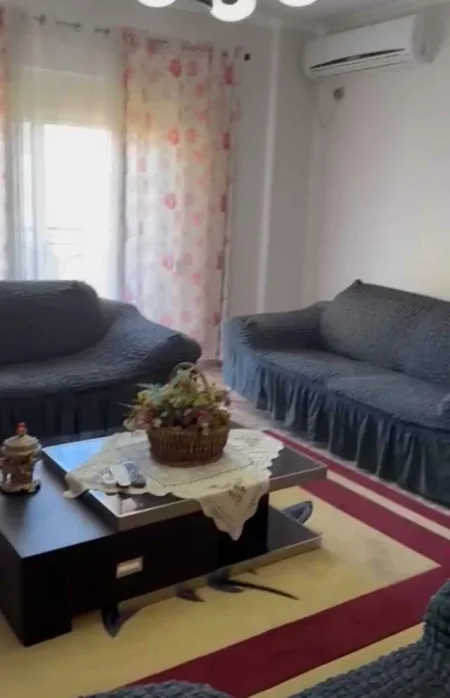 Tirane, jepet me qera apartament Kati 5, 121 m² 700 Euro (Selvia)