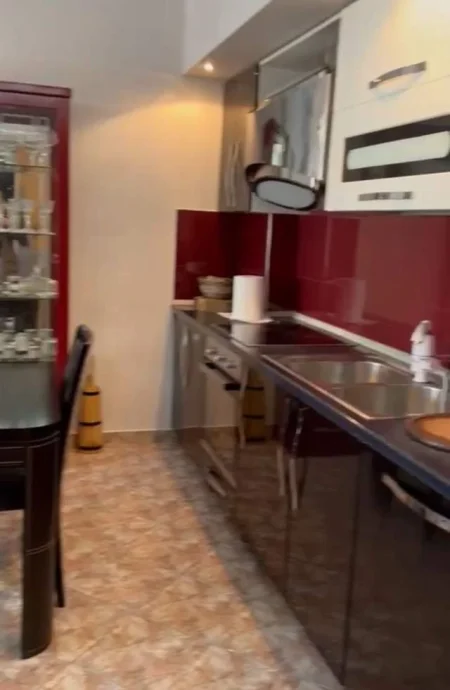 Tirane, jepet me qera apartament Kati 5, 121 m² 700 Euro (Selvia)