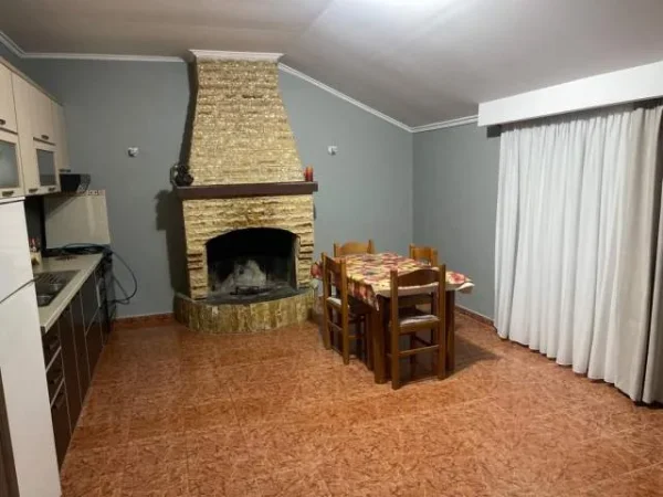 Tirane, jepet me qera apartament Kati 4, 100 m² 27.000 Leke (Shkoze)