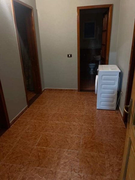 Tirane, jepet me qera apartament Kati 4, 100 m² 27.000 Leke (Shkoze)