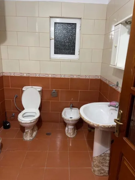 Tirane, jepet me qera apartament Kati 4, 100 m² 27.000 Leke (Shkoze)