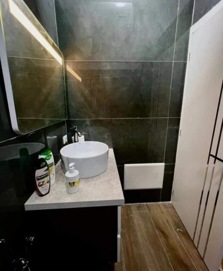 Tirane, shitet apartament 1+1+BLK Kati 5, 48 m² 95.000 Euro (pazari i ri)