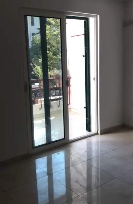 Tirane, jepet me qera zyre Kati 2, 70 m² 550 Euro (Qender)